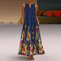 Detailansicht eines ärmellosen Maxikleides mit Retro-Blumenmuster, V-Ausschnitt und Taschen - S / Kleider / Grün