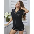 Pigiama estivo da donna nero con maniche corte, piping bianco e dettaglio cuore - Taglia S / Top E Pantaloni / Nero