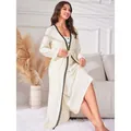 Ensemble de nuit 2 pièces crème avec robe de chambre et fine bordure en dentelle noire - S / Haut Et Bas / Blanc Cassé