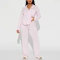 Ensemble de pyjama deux pièces rose pour femme avec chemise à manches longues et pantalon - Rose Clair