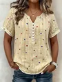 Detalle de blusa de mujer de manga corta con rayas amarillas y estampado de corazones. - 3XL / Tops / Amarillo