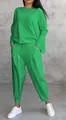 Vue d'ensemble de l'ensemble femme vert vif avec haut à manches longues et pantalon à poches. - Vert