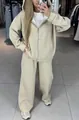 Completo sportivo beige con strass felpa con cappuccio e zip e pantaloni larghi - Taglia S / Top E Pantaloni / Albicocca