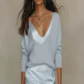 Ensemble 2 pièces haut en tricot bleu clair et robe en satin élégant pour femmes. - S / Hauts / Bleu clair