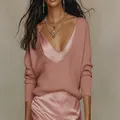 Ensemble élégant deux pièces avec pull en maille rose et robe nuisette en satin - 3XL / Hauts / Rose