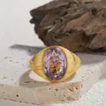 Primo piano di anello vintage in ametista e argento con finitura in oro ondulato - Ametista Naturale (Oro) / Misura Aperta Regolabile
