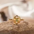 Exquisiter Peridot-Ring aus vergoldetem Silber mit hohlem Blumendesign und Vintage-Gefühl - Natürlicher Peridot Ring (LR402) / Verstellbar / Gold
