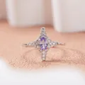 Dettaglio macro dell'anello in argento sterling con stella e ametista viola - Stile Stella a Quattro Punte (R421) / Tanzanite Naturale