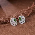 Vue détaillée des boucles d'oreilles vintage en argent S925 avec diopside vert - Style Diopside Naturelle