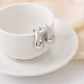 Pendientes de botón minimalistas con forma de gota de agua plateada y acabado metálico - 25 x 14mm / Plateado