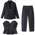 Elegantes dreiteiliges dunkelblaues Denim-Anzugset mit Blazer Schößchen-Top und Jeanshose - S / Set aus Blazer, Bustier und Hose