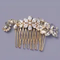 Elegante peineta dorada para novia con intrincados racimos de diamantes de imitación - Estilo de Peine de Pelo de Lujo Casual (HS-J5280RG)