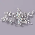 Peine para el cabello de novia elegante con pedrería plateada y perlas en fondo lila. - Estilo de Peine de Pelo Ornamental Diario (HS-J6435S)