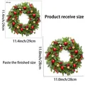 Sticker de fenêtre couronne de Noël avec dimensions du produit - Style Baie Rouge et Étoile Dorée (JDT-A26)
