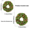 Autocollant de fenêtre couronne de Noël avec dimensions de réception et de pose - Style Pin Vert Classique et Pomme de Pin (JDT-A27)