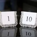 Cartes de numéro de table de mariage en dentelle découpées au laser élégantes - 1-10 / Blanc