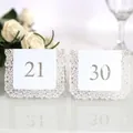 Cartes de table de mariage découpées au laser avec bordure rose dentelle et numéros 21 et 30 - Chiffres 21-30 / Blanc