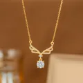 Elegante collar con colgante de espiga de trigo dorado y un gran cristal claro - Gran Solitario de Asta (8366) / Dorado