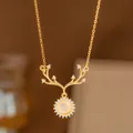Collar de astas doradas con colgante redondo estilo opalo y detalles de cristal para mujer. - Piedra Lunar de Asta (8372) / Dorado