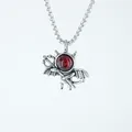 Collana con ciondolo piccolo diavolo in acciaio al titanio con pietra rossa centrale - Pendente Con Catena Come Mostrato / Vermiglio
