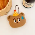 Schattige bruine pluche beer sleutelhanger met feesthoedje en zweetdruppel detail - Zweterige Beer Pluche Hanger