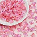 Nahaufnahme von rosafarbenen 10 mm Glasblütenperlen für DIY-Schmuckherstellung - Farbverlauf Rosa (L943)