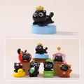 Collezione di 7 figurine in miniatura di gatto nero in scatola cieca per scrivania - Uno a Caso / Collezione Tutto sul Gatto Nero (0332)