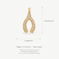 Pendente gioiello a forma di stivale placcato oro con pietre bianche, 20,84 mm. - Ciondolo a Forma di Y Invertita