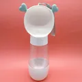 Dettaglio della borraccia portatile per animali con ampia ciotola e cuoricini - Stile Carino Conservazione Cibo Bianco