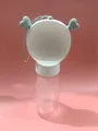 Borraccia portatile per animali con orecchie a cuore e dispenser su sfondo rosa vivace - Stile Carino Piccolo Bianco