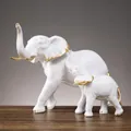 Elegante Harz-Elefantenfigur in Weiß und Gold für die Dekoration von Heimbüros - 7128k-03 white gold lucky mother and child elephant