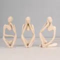 3er-Set abstrakte Denker-Skulpturen in Sandsteinfarbe aus Harz für die Wohndekoration - 7128p-04 sandstone color character three-piece set packaging