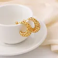 Elegantes pendientes de aro geométricos huecos en forma de C dorados con patrón calado - 5# Dorado (8.5g) / Dorado