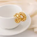 Pendientes de aro en forma de C dorados con elegantes patrones de estrellas caladas - 3# Dorado (12.5g) / Dorado