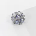 Elegante bottone a fiore in cristallo blu con base in metallo argento per cappotti - Stile Zirconia / 18mm / Blu Fondo Argento