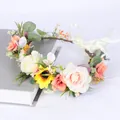 Corona de flores artesanal estilo bosque con rosas y girasoles artificiales para niñas - Estilo Mixto de Girasol y Rosa (12)