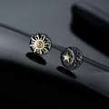 Vintage Sonne- und Mond-Stern-Ohrstecker für Herren in antikem Silber und Gold. - Schwarzgold - Mond & Stern Stil (X243-B) Paar