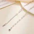 Minimalistisches Armband aus Edelstahl mit Büroklammerkette und silbernem Karabinerverschluss - Ankerkette Stil / Stahlfarben