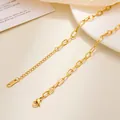 Minimalistisches 18k vergoldetes Gliederkettenarmband aus Titanstahl mit Karabiner - Geprägte Ankerkette Stil / Gold