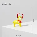 Miniatuur handgemaakte gele glazen rendierfiguur met rood gewei en sjaal kerstversiering - Massief Geel Rendier