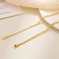 Hochwertiges 18K vergoldetes Edelstahlarmband mit strukturierten Scheibengliedern. - Diamantiert Kette Stil / Gold