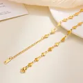 Minimalistisches Armband aus 18 Karat vergoldetem Edelstahl mit Herzgliedern - Herzkette Stil / Gold