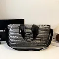 Grand sac de voyage argenté métallisé avec poignées noires et bandoulière réglable - Taille unique / Gris