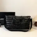 Grand sac de voyage matelassé noir avec bandoulière réglable et design bouffant - Taille unique / Noir