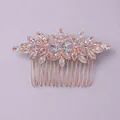 Elegante pettine per capelli da sposa in oro rosa con cristalli per acconciature. - Piuma di Fiore Intrecciata (HS-J6537RG)