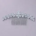 Scintillante pettine in argento con cristalli marquise per un elegante styling da sposa. - Foglia di Fiore Aerodinamica (HS-J6666S)