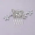 Pettine per capelli da sposa argento con fiori in strass per acconciatura di nozze - Cluster di Fiori ad Arco Lungo (HS-J6876S)