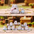 Collezione di 6 statuine di gatti in resina con 1 stile a sorpresa in scatola cieca - Serie Meow Ni Ni Sdraiato a Terra / Stile Casuale