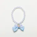Detailed view of artificial pearl pet collar with blue gingham bow and gold heart pendant - s-25cm / Blue Bow