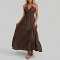 Elegante vestido maxi marrón con cuello halter y falda de capas en modelo - 3XL / Tops / Marrón